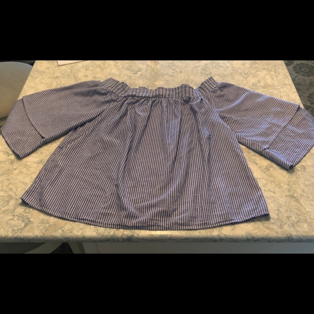 Off the shoulder half sleeve top